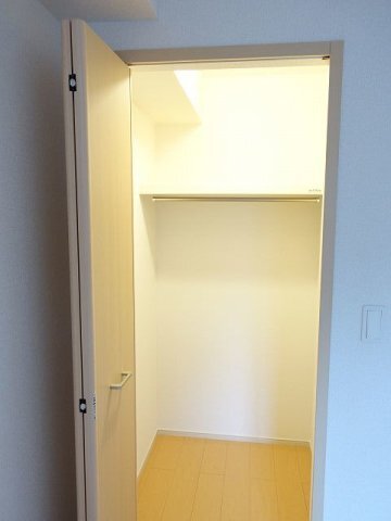 拡大写真:ハーベストB 1階102の十分な収納スペースがあります