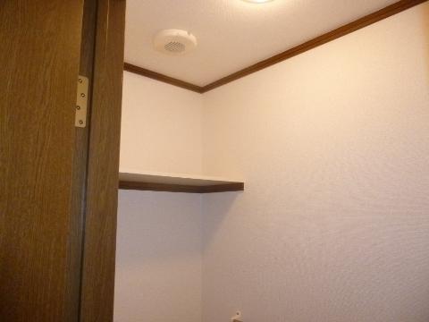 拡大写真:アンフィニ大澤 AB 1階B101のWC上棚