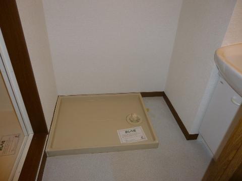 拡大写真:アンフィニ大澤 AB 1階B101の洗濯機置場