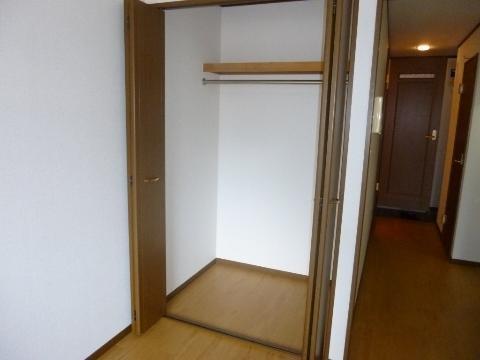 拡大写真:アンフィニ大澤 AB 1階B101のウォークインクローゼット