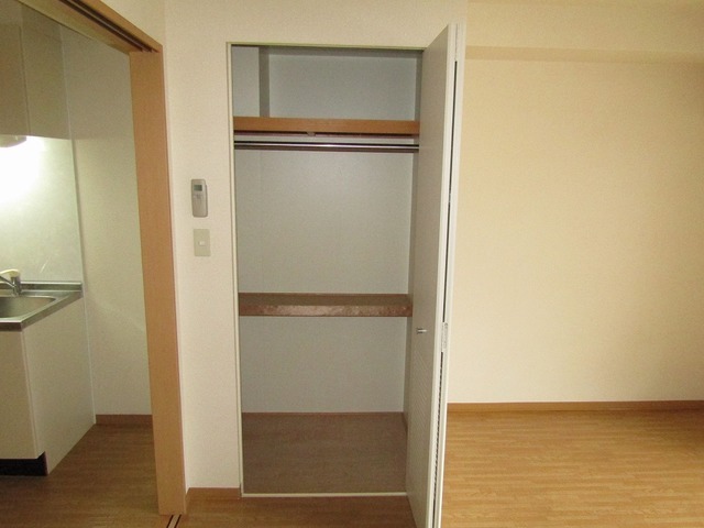 拡大写真:モルゲン北花田 1階101の内観