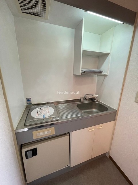 拡大写真:メゾン苅田 3階302のIHキッチンでお掃除もラクラク☆