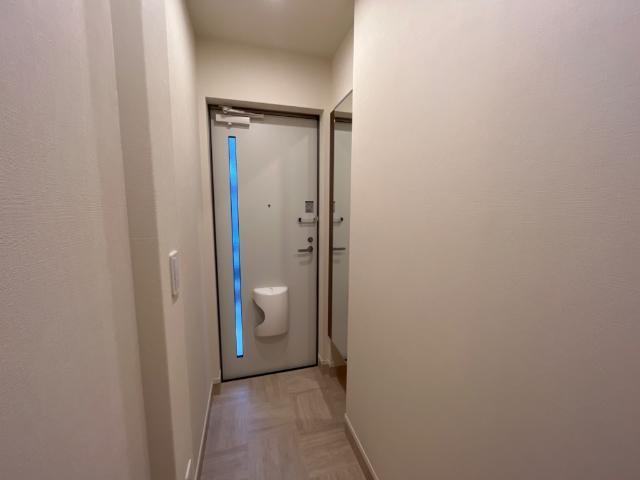 拡大写真:岡山市北区高松 2階201の玄関