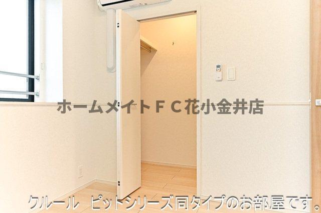 拡大写真:シャルム・レジデンス 2階202の収納豊富です