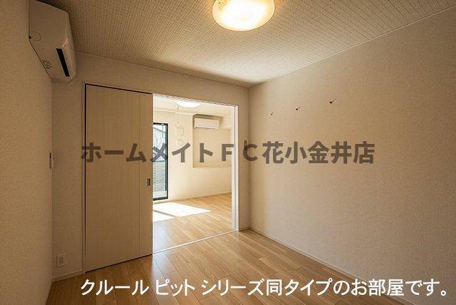 拡大写真：シャルム・レジデンス 1階102の明るい室内です