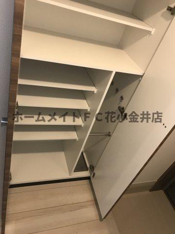 拡大写真:クレヴィスタ練馬武蔵関 2階209のたっぷりとした収納スペースです