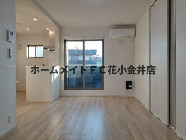拡大写真:シオン 2階203のおしゃれな居間です
