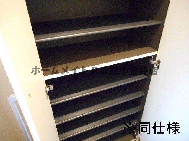 拡大写真:グランドソレイユⅠ 1階101の収納