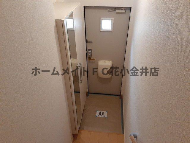 拡大写真:プロヴァンス 2階203の落ち着いた玄関です