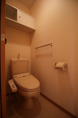 拡大写真:グリーンガーデンⅢ 1階105のコンパクトで使いやすいトイレです