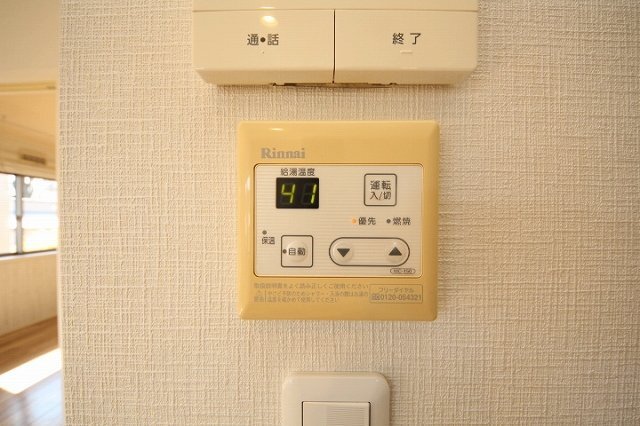 拡大写真:フェリオ常盤 C 2階201の給湯スイッチです
