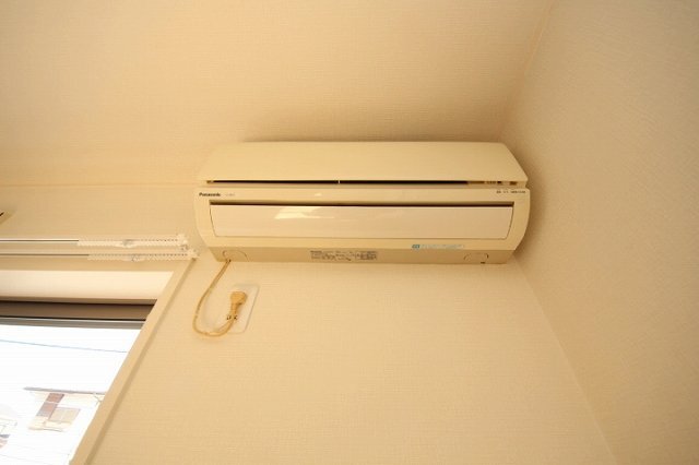 拡大写真:フェリオ常盤 C 2階201のリビングのエアコンです