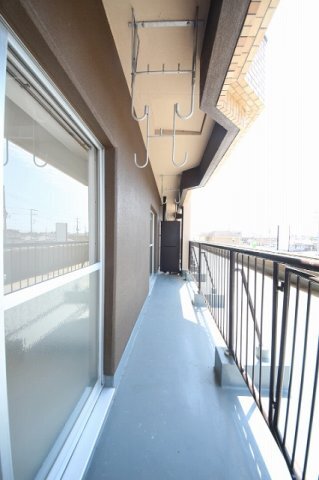 拡大写真:グランドハイツ 2階202の外からの目が気にならないバルコニーで洗濯物が干せます