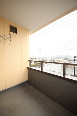 拡大写真:INAビル 3階302の陽当たり良好なバルコニーです