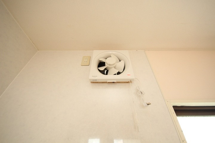 拡大写真:INAビル 3階302の換気扇です