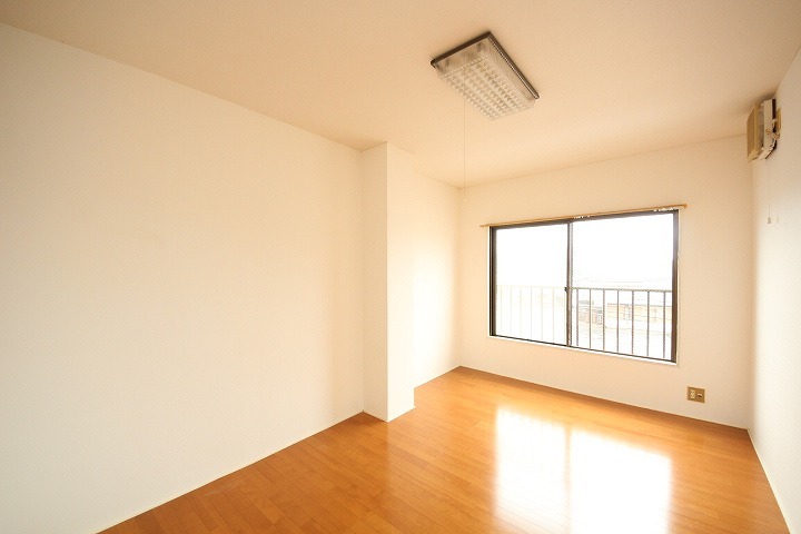 拡大写真:INAビル 3階302の子供のお昼寝に使えるお部屋です