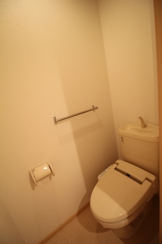 拡大写真:アスカ D 1階103のシンプルで使いやすいトイレです