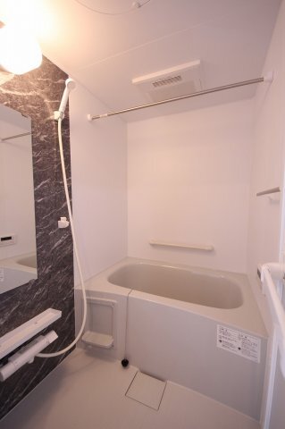 拡大写真:(仮称)鹿沼市上殿町1LDK 2階201のコンパクトで使いやすいお風呂です