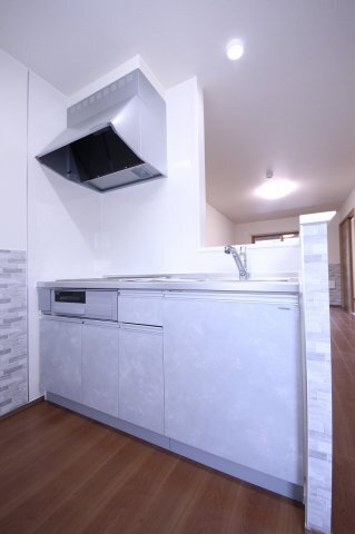 拡大写真:Park Forest B 2階203のキッチンでお料理をお楽しみください