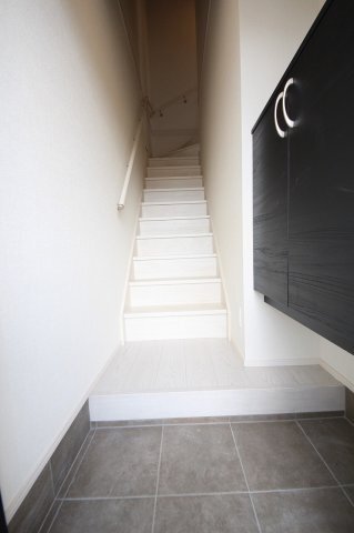 拡大写真:(仮称)鹿沼市上殿町1LDK 2階203のゆったりとした玄関です
