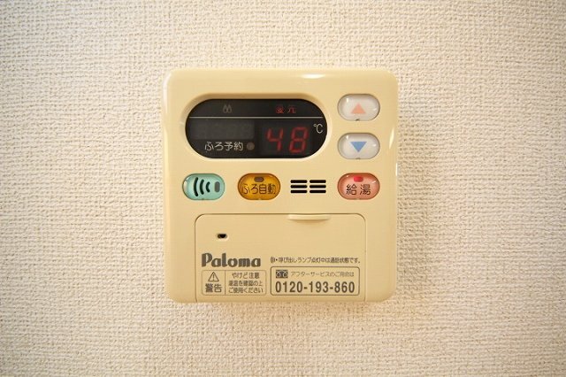 拡大写真:鹿沼市千渡 1階102の給湯器パネルです