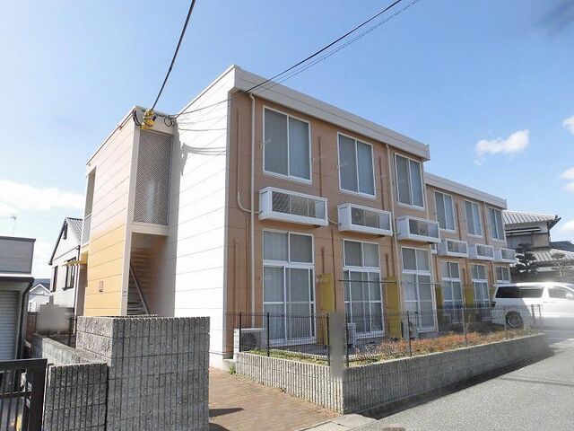 写真:レオパレスLa Casaの外観