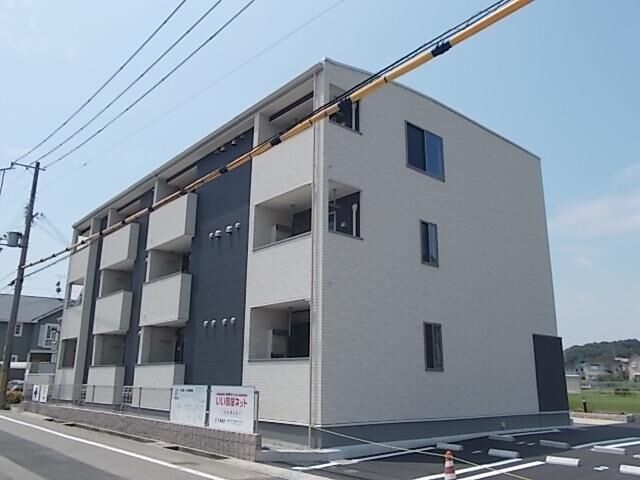 拡大写真：ニューシャルマンアイ 2階202の外観