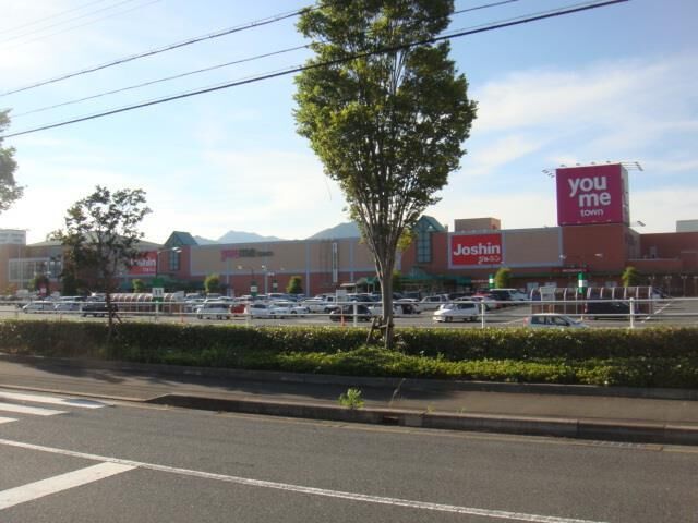 拡大写真:フロール・デ・セレッソII 2階207のジョーシン氷上店まで2,398m