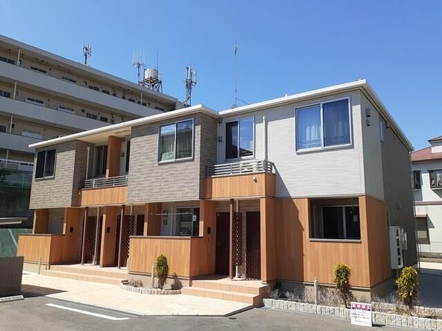 シャン・ド・プレールBの外観