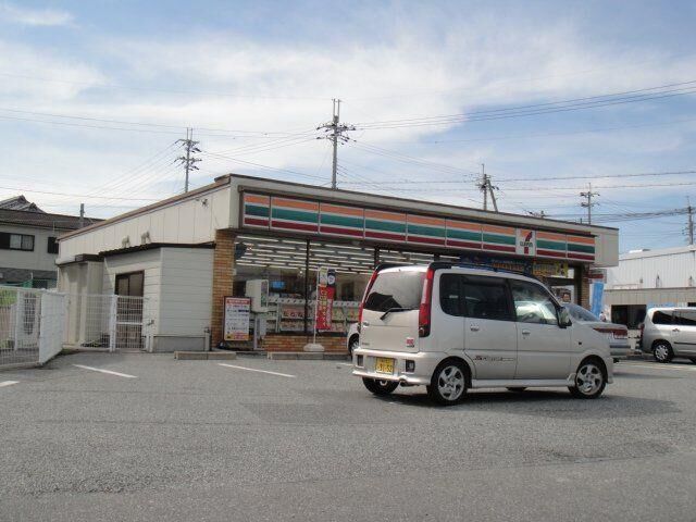 拡大写真:SUMIRE 2階202のセブンイレブン加東上滝野店まで439m