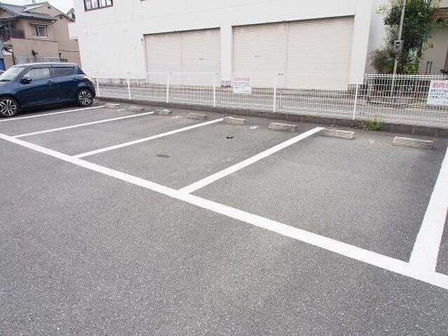 拡大写真:フローレス 1階102の外観