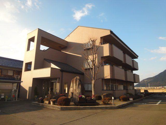拡大写真:グランシャリオ氷上2番館 3階303の外観写真(昼)