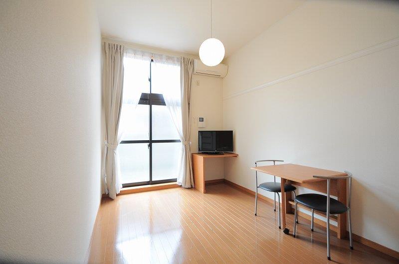 拡大写真:レオパレスモラ神屋 1階101のロフトタイプは天井が高いので開放的なお部屋となります。