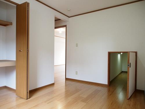 拡大写真:フローレス 1階102の内観