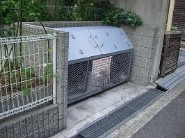 拡大写真:レオパレスTOMOMATSU 1階102のゴミ置き場
