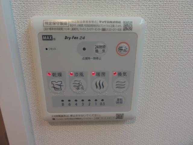 拡大写真:クローバー(Clover) 2階203の浴室乾燥機