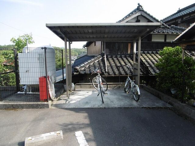 拡大写真:ユイール B棟 1階102の外観