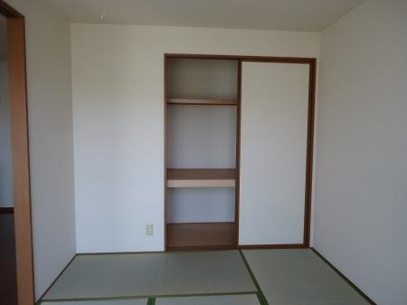 拡大写真：フォルテF　B棟 2階202の物入