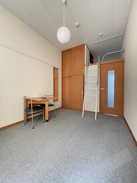 拡大写真:レオパレス登美丘 2階208の内観