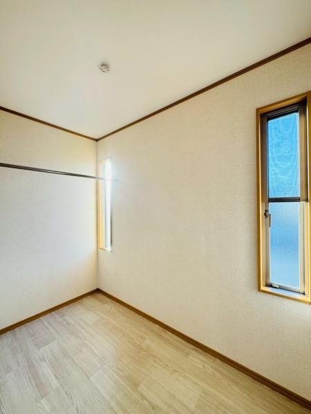 拡大写真：エスポワール西出 1階103の収納