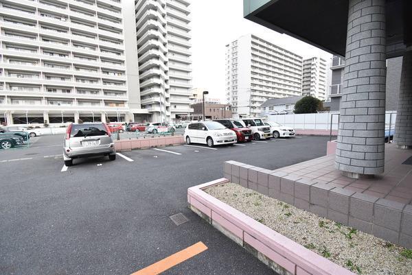 拡大写真:ヴィエナ栗東 6階603の駐車場