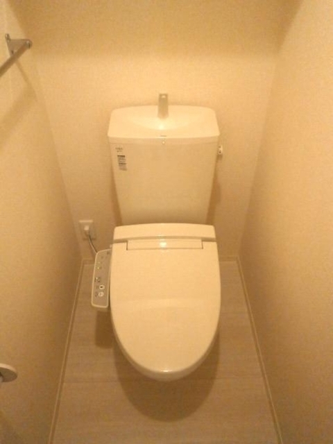 拡大写真:ベリーグラッド B 2階203の温水洗浄便座