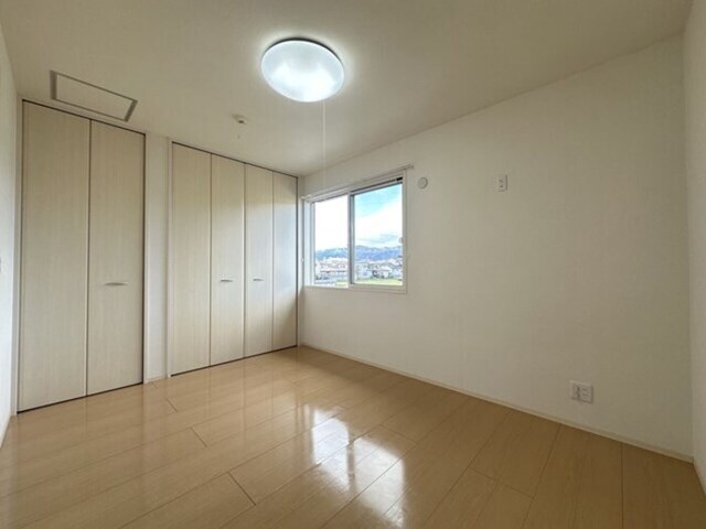 拡大写真:ローズコート西三島 C 2階201の北側洋室