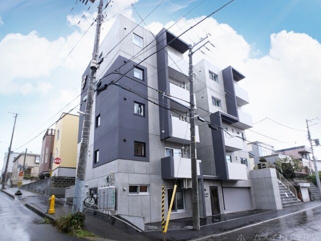 写真：カームヒルズ西岡の外観