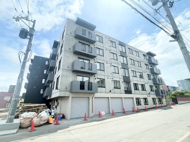 拡大写真:the residence 南平岸 2階208の建物外観