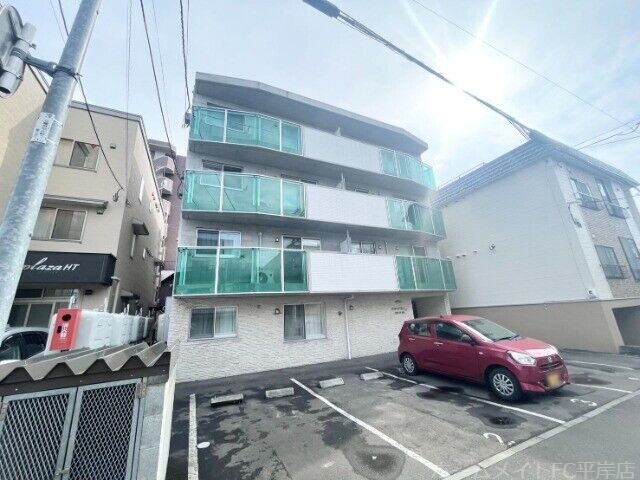 拡大写真:INFINITY南平岸 3階302の建物外観