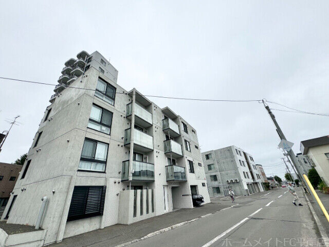 プラティーク平岸の外観