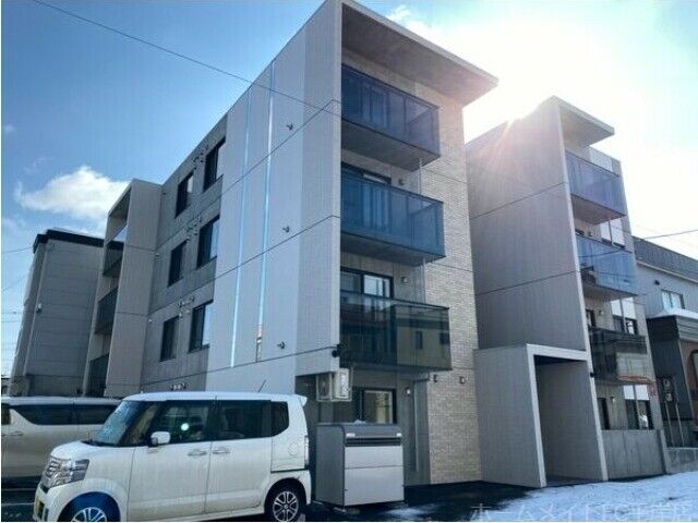 拡大写真:Premiere平岸 4階403の建物外観