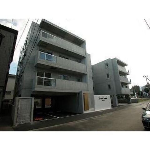 グランドジョラス平岸の外観