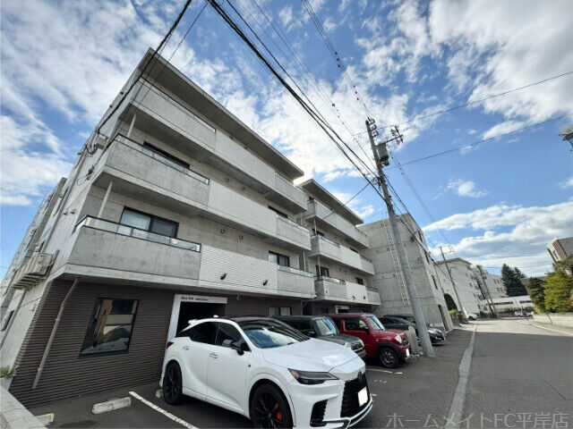拡大写真：ブルーヒルト中の島 2階202のとってもきれいな外観です♪